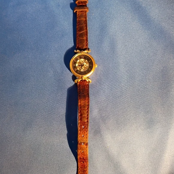 VINTAGE FOSSIL WATCH. WITH ORIGINAL LEATHER BAND - Picture 3 of 4